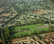 85218 Luchtfoto van het Sportpark Thorbeckelaan te Utrecht, uit het zuidoosten, met op de achtergrond de wijk Zuilen. ...